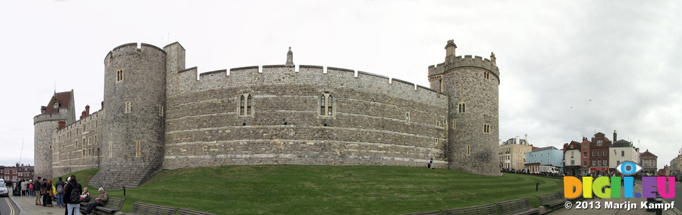 SX30231-35 Windsor Castle wall